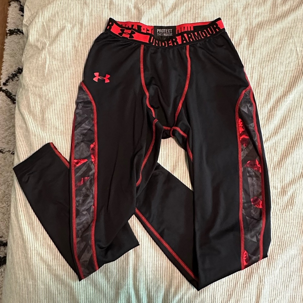 Under Armour Black and Red Athletic Leggings Fitted Coldgear
